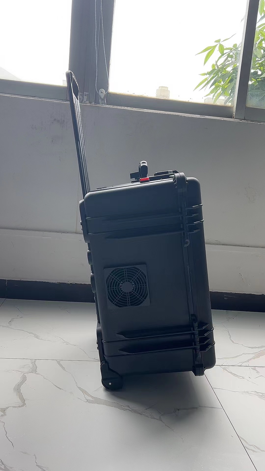 黄平手拉箱型移动通信干扰器
